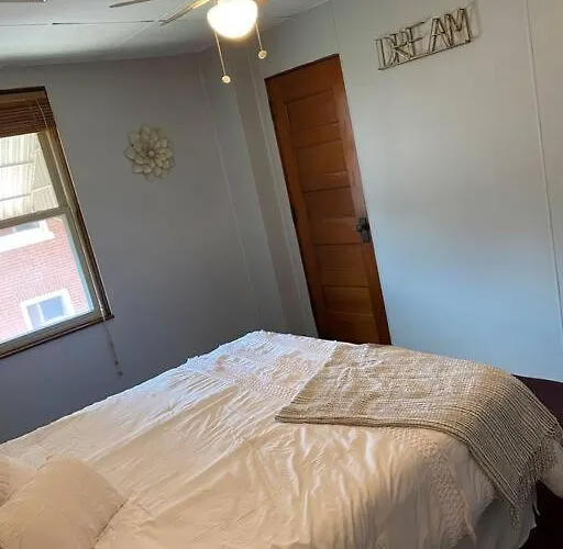 2-bedroom Apt. With Private Parking & Wifi *