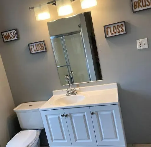 2-bedroom Apt. With Private Parking & Wifi * Quincy