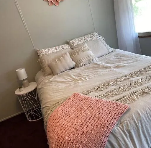 2-bedroom Apt. With Private Parking & Wifi