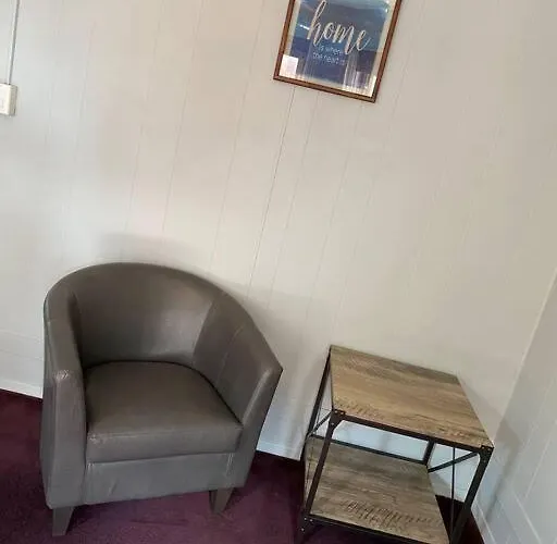 2-bedroom Apt. With Private Parking & Wifi Quincy
